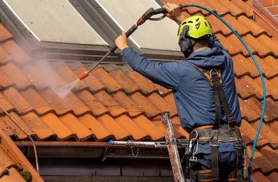 Démoussage et hydrofuge de toiture à Courtemont-Varennes